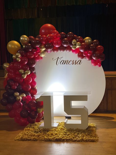 Quinceanera Decorations Red And Gold, Quinceañera Decorations Ideas Red, 15 Decorations Ideas Red, Red And Gold 15 Decorations, Red Quince Backdrop, Red And Green Quinceanera Theme, Red 15 Decorations, Sweet 16 Party Ideas Red, Sweet 16 Red Theme