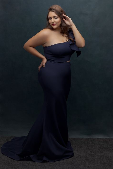 Models — WAGBAYI PHOTOGRAPHY Plus Size Photo Poses, Female Modeling Poses, Portraits Women, Plus Size Photography, Mode Poses, Plus Size Posing, Shooting Studio, Plus Zise, Studio Photography Poses