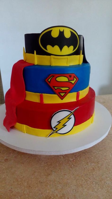 DC Superheroes Cake Justice League Birthday Cake, Justice League Cake, Batman Birthday, 30th Bday, Diy Cake, Bday Ideas, Dc Superheroes, Justice League, Party Cakes