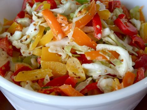 Pepper Slaw Recipe, Garlic Pasta Salad, Pepper Slaw, Red Bell Pepper Recipes, Wild Rice Salad, Greek Salad Recipes, Vegan Salad Recipes, Quinoa Salad Recipes, Garlic Pasta