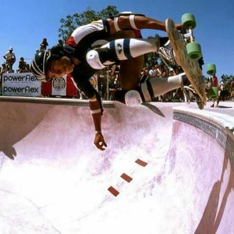 Howard Hood Christian Hosoi, Stacy Peralta, Skate Photography, Skateboard Photos, Skateboard Pictures, Old School Skateboards, Skate Photos, Chrome Ball, Skate And Destroy