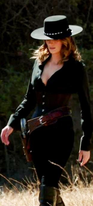 Lesbian Suit, Cowgirl Aesthetic, Kate Beckett, Western Girl, Its All Good, Stana Katic, Cowgirl Outfits, Country Outfits, 2000s Fashion