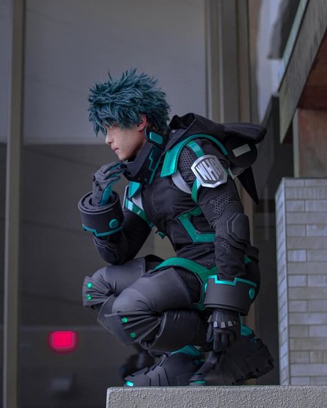 Lorentz iWood on Instagram: “Love this shot! - Big thanks to @jaymeewaylen Base suit @ndlwrkshop #mha #myheroacademiacosplay #dekucosplay #midoriya…” Villain Deku Costume, Izuku Midoriya Costume, Deku Wearing Bakugou Costume, Mha Cosplay Deku, That One Deku Cosplay Cringe, Izuku Midoriya Cosplay, Bakugou Cosplay, Deku Midoriya, Deku Cosplay