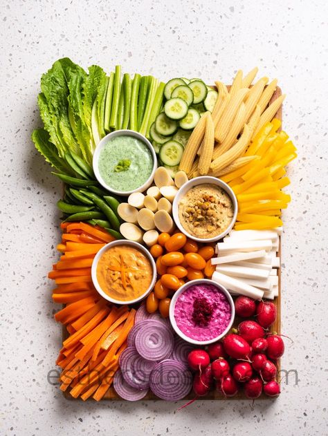 Rainbow Charcuterie Board, Rainbow Charcuterie, Eating The Rainbow, Vegetable Crafts, Charcuterie Board Meats, Vegetable Dip, Stuffed Pepper Dip, Rainbow Fruit, Charcuterie Inspiration