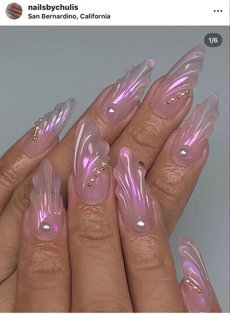 Chrome base with a pinky undertone. Pearls and 3d seashell design. Coffin Mermaid Nails, 3d Wet Nails, Hot Pink Mermaid Nails, 3d Sculpture Nail Art, Nail Mermaid Design, 3d Water Nails, Mermaid Vibe Nails, Black Mermaid Nails, Square Mermaid Nails