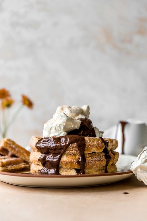 Waffles Photography, Churro Waffles, French Toast Waffles, Chocolate Waffles, What's For Breakfast, Delicious Breakfast Recipes, Pancakes And Waffles, Chocolate Ganache, Creative Food