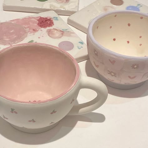 Ceramic Cafe, Diy Pottery Painting, Pretty Mugs, Pottery Painting Designs, Diy Ceramic, Keramik Design, Pottery Crafts, Diy Pottery, Ceramics Pottery Art