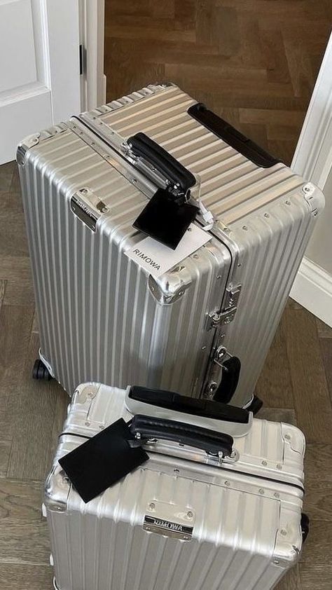 Rimowa Luggage, First Class Tickets, Luxury Luggage, Airport Aesthetic, Catch Flights, Luggage Brands, Super Rich Kids, Airplane Mode, Rich Kids