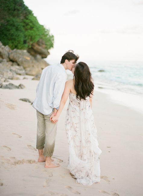 Photography: Jemma Keech - jemmakeech.com  Read More: http://www.stylemepretty.com/2014/12/16/bali-beach-engagement-session/ Bali Summer Outfits, Pre Wedding Photoshoot Beach, Bali Prewedding, Styled Engagement Shoot, Couples Beach Photography, Uluwatu Bali, Bali Beach, Pre Wedding Photoshoot Outfit, Pre Wedding Photoshoot Outdoor