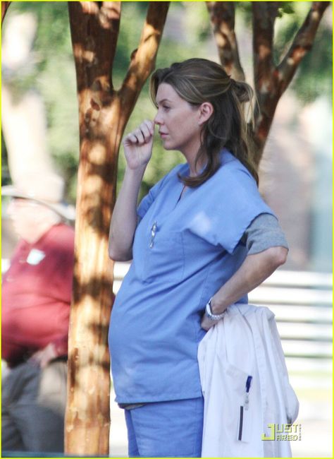 ellen pompeo pregnant - Google Search Meredith And Derek, Greys Anatomy Characters, Lexie Grey, Greys Anatomy Cast, Greys Anatomy Memes, Ellen Pompeo, Grey Anatomy Quotes, Grey's Anatomy Quotes, Anatomy Quote