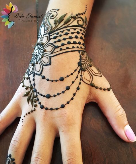 Henne Tattoo, Wrist Henna, Tattoo Design For Hand, Henna Inspired Tattoos, Henna Hand, Tato Henna, Henna Tattoo Hand, Henna Tattoo Designs Hand, Simple Henna Tattoo