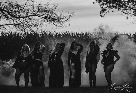 Coven Photoshoot, Witchy Photo Shoot, Halloween Shot Ideas, Witch Photo Shoot, Spooky Photo Shoot, Vampire Shoot, Witch Pics, Witch Shoot, Photoshoot Edit