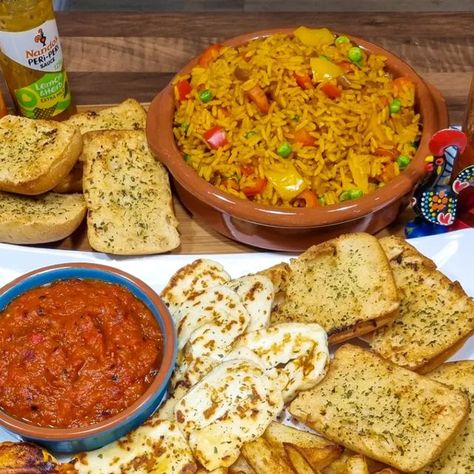 TopChefNavarros_SW on Instagram: "Nandos Fakeaway Platter for 4 🌶😍 Syn Free!!! Its Monday so Mum & Sister for tea 🙌 Not done a Nandos platter for a while so thought would be perfect for tonight! Now we love going to Nandos for a low syn meal out but equally love making these ourselves too. Plus the Red Pepper dip is our fave and its not on the menu anymore.... our vesrion tastes just as good though and syn free too! Grilled Peri-peri Butterfly Chicken with all the fave syn free sides!! Swipe for recipes 》》 🌶Spicy Rice 🌶Red Pepper Dip 🌶Halloumi (reduced fat 45g HexA) 🌶Chips 🌶Garlic Bread (HexB using @scharglutenfreeuk ciabatta) Plus Nandos sauces at 0.5 syn per tbsp and Chilli jam at 1 syb per tbsp. #slimmingworld #slimmingworlduk #slimmingworldrecipes #slimmingworldmeals #slimm Nandos Sauces, Nandos Fakeaway, Butterfly Chicken, Red Pepper Dip, Pepper Dip, Its Monday, Stuffed Pepper Dip, Chilli Jam, Spicy Rice