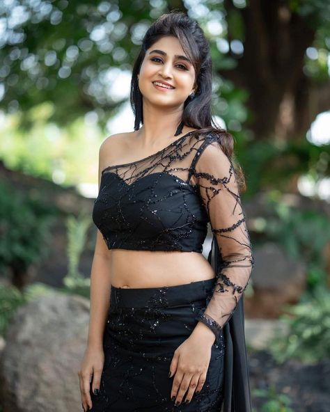 Varshini Sounderajan, Black Hair Color, Indian Movies, Best Photo, Hair Color For Black Hair, Bollywood Celebrities, India Beauty, Net Worth, Movie Stars