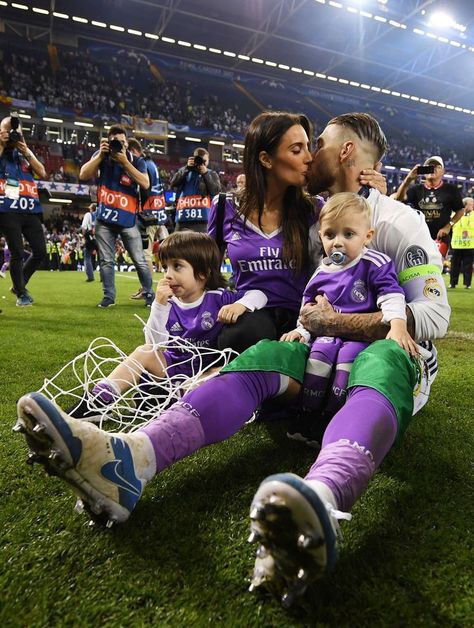 sergio ramos Footballer Couple, Soccer Wife Aesthetic, Wag Life Aesthetic Football, Soccer Boyfriend Relationships, Soccer Couple Aesthetic, Soccer Wife Life Aesthetic, Sergio Ramos Wife, Soccer Relationships, Couple Football