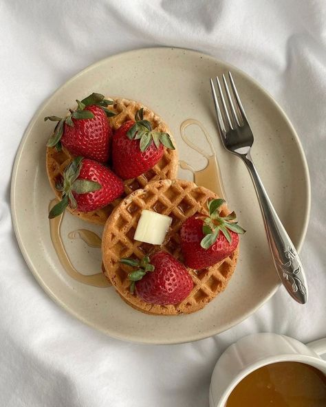 Frozen Waffles, Food Plan, Kawaii Core, Think Food, Köstliche Desserts, Lace Maxi, Food Obsession, Cafe Food, Beautiful Food