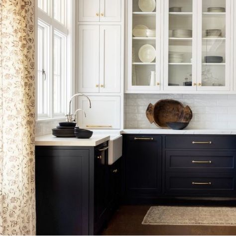 Two Tone Cupboards, Contrasting Upper And Lower Kitchen Cabinets, Two Tone Kitchen Cabinets Neutral, Half Painted Cabinets Kitchen, Two Tone Kitchen Cabinets Dark Floor, Full Length Upper Kitchen Cabinets, Two Tone Kitchen Cabinets Black, Two Toned Cabinets Kitchen, 2 Tone Kitchen Cabinets Ideas