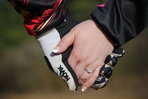 Motocross engagement pictures with ring. JCphotography Race Track Couple Pictures, Motocross Wedding Ideas, Dirtbike Engagement Photos, Motorcross Couple Pictures, Dirt Bike Engagement Pictures, Racing Engagement Photos, Motocross Photoshoot, Dirtbike Pics, Moto Wedding