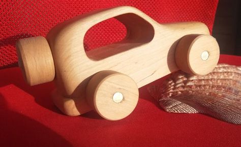 Wooden Toy Cars Diy Woodworking Plans, Wooden Cars Toys, Wood Crafts That Sell, Wood Toys Diy, Wooden Toys Design, Wooden Toy Cars, Making Wooden Toys, Wood Toys Plans, Wooden Wheel