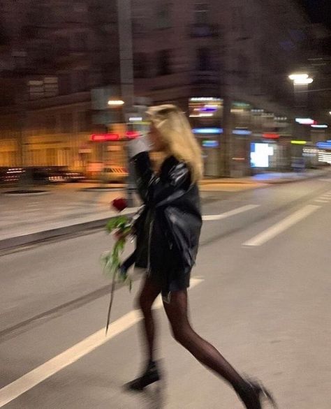 𝐐𝐔𝐈𝐍𝐍 on Twitter: "night out in new york 🚧… " Chase The Bag, Nyc Girl Aesthetic, New York Aesthetic Girl, City Aesthetics, Nyc Baby, Nyc Girl, Nyc Aesthetic, Rich Girl Aesthetic, New York Aesthetic