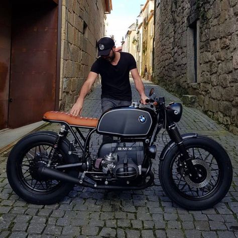 Cᴀғᴇ Rᴀᴄᴇʀ Oɴ Iɴsᴛᴀ (@cafe_racer_on_insta) posted on Instagram: “Made in 🇩🇪, customized in 🇵🇹 by @banditgarageportugal Gorgeous BMW R100 💥 ————————————— -📸 & 👤🛠: @banditgarageportugal -🏍: ʙᴍᴡ ʀ100 -🌍:…” • Jan 9, 2021 at 2:12pm UTC Nine T Bmw, Opel Gt, Bmw R100, Bike Bmw, Bmw K100, Vintage Cafe Racer, Bmw Scrambler, Мотоциклы Cafe Racers, Custom Bmw