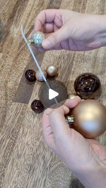 Christmas Handrail Decorations, Christmas Tips, Christmas Balls Decorations, Christmas Hacks, Stair Decor, Christmas Tree Baubles, Diy Garland, Cable Tie, Diy Farmhouse Decor