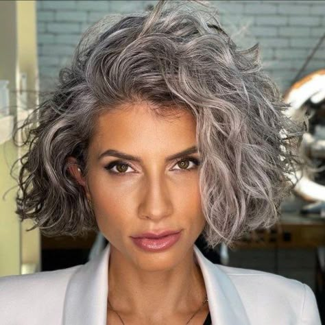 Gray Hair With Lowlights Over 50 Curly, Short Wavy Haircuts, Grey Curly Hair, Short Wavy Bob, Thick Wavy Hair, Beautiful Gray Hair, Short Brown Hair, Wavy Haircuts, Short Wavy Hair