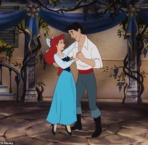 Mermaid Village, Prince Eric Costume, Ariel And Prince Eric, Prince Eric And Ariel, Ariel And Eric, Ariel Costumes, Mermaid Cosplay, Official Disney Princesses, Disney Princess Costumes