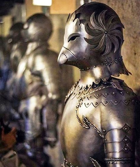 numis marte on Instagram: “Medieval Times, an incredible Medieval Bird Armour on Display at Prague Castle, Czech Republic, 1400-1500. Photo Credits: mark ceal #bird…” Helmet Armor, Armor Clothing, Ancient Armor, Strange History, Historical Armor, Prague Castle, Knight In Shining Armor, Knight Armor, Medieval Times