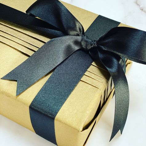 Mens gift wrapping- neat and stylish Birthday Tree, Eco Gift Wrapping, Eco Gifts, Creative Gift Wrapping, Eco Friendly Paper, Gift Wrapping Services, Stylish Gifts, Creative Gifts, Eco Friendly