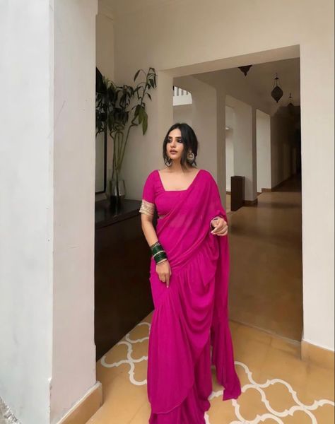 Saree On Chubby Women, Curvy Indian Outfits, Chubby Girl In Saree, Saree Poses For Chubby Women, Saree For Chubby Girls, Saree Plus Size, Plus Size Saree, Chubby Girl Outfits, Simple Saree Designs