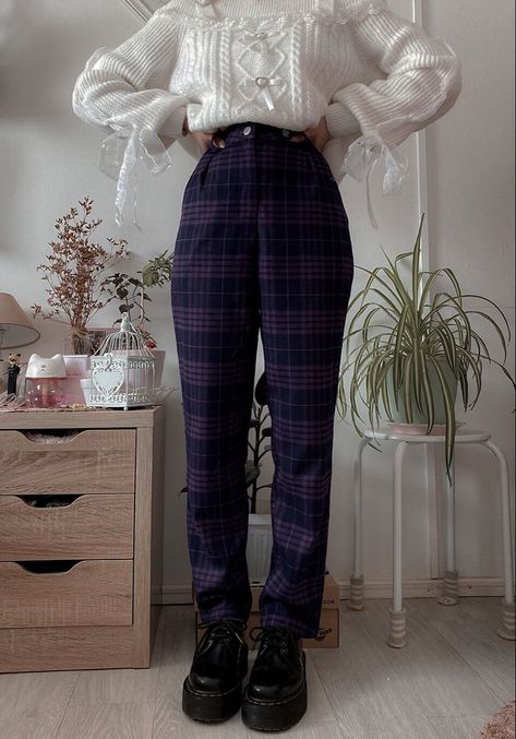 Purple Tartan, Thrift Store Fashion, Outfit Grunge, Classic Trousers, Purple Pants, Purple Outfits, Fashion Aesthetics, Girls Sneakers, Purple Aesthetic