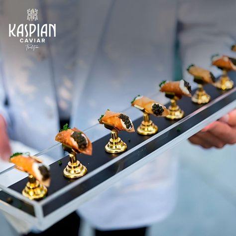 Catering Wedding Food, Luxury Finger Food, 2023 Catering Trends, Classy Wedding Food, Cocktail Party Food Elegant, Luxury Wedding Food, Food Trends 2024, Food Trends 2023, Gala Food