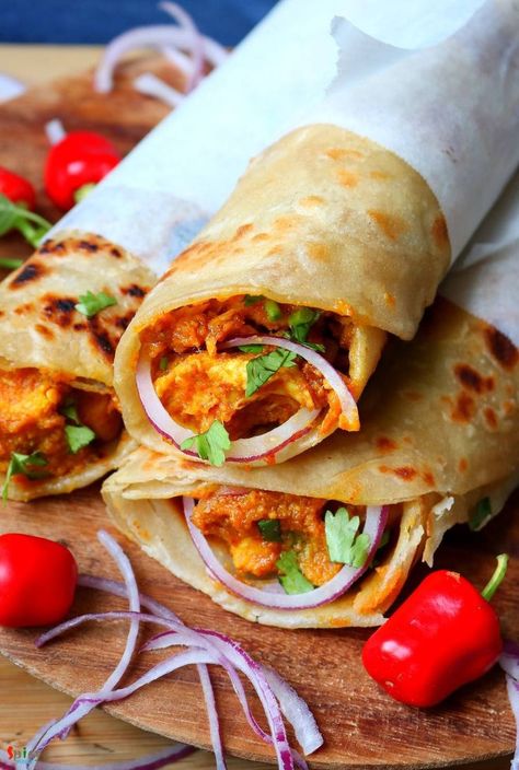 Chaat Photography, Kabab Roll, Paneer Roll, Chicken Bhuna, Chicken Kabab, Regional Recipes, Indian Food Photography, Food Spicy, Chicken Roll