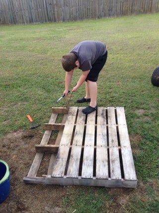 Pallet Coffin for Halloween : 7 Steps (with Pictures) - Instructables Diy Pallet Wood Coffin, Pallet Coffin, Diy Coffin For Halloween, Coffin From Pallets, Coffin Ideas For Halloween, Diy Halloween Decorations Outdoor Pallet Projects, Pallet Coffin Halloween, Halloween Decor Pallets, Halloween Diy Pallet Projects