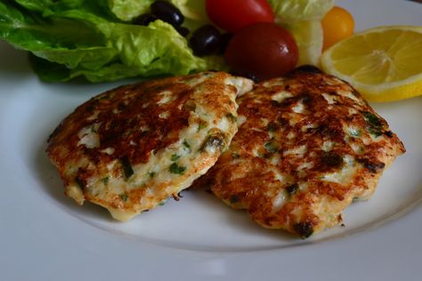 Northern Pike Patties – Wawang Lake Resort Northern Pike Recipe, Pike Recipes, Fish Patties, Sole Fish, Pike Fish Recipes, Fish Taco Sauce, Fish Cakes Recipe, Pike Fish, Day On The Lake