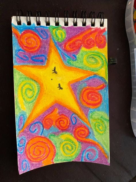 Easy Crayons Drawing, Crayon Doodles Art Journals, Colored Pencil Art Simple, Drawing Ideas Crayon, Paint Pen Crafts, Oil Pastel Space, Crayola Marker Drawings, Cool Doodles Aesthetic, Cute Crayon Drawings