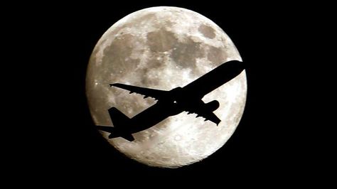 BBC - Future - Science & Environment - The best science and technology pictures of the week 737 Cockpit, Whittier California, Full Moon Tonight, 19 August, Moon Images, Shoot The Moon, Luna Moon, Los Angeles International Airport, Moon River