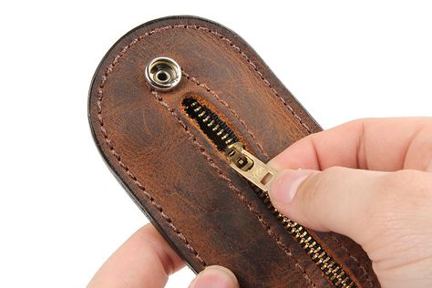 Making Change: A Less-Lethal Coin Purse from Mean Gene Leather - ITS Tactical Clutch Sewing, Making Change, Sewing Tutorials Bags, Coin Purse Tutorial, Tote Tutorial, Tote Bag Tutorial, Zipper Pouch Tutorial, Small Leather Wallet, Purse Tutorial