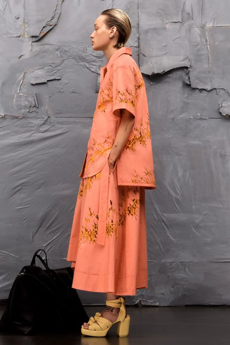 Apricot Crush, Spring 2023 Ready To Wear, Iranian Women Fashion, 2023 Ready To Wear, Suit Fabric, Desi Fashion, Spring 2023, Dress Silhouette, Fashion Show Collection