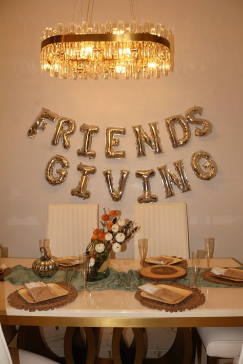 #thanksgiving #friends #friendsgiving #explore Friendsgiving Ideas Outdoor, Friendsgiving Dinner Party Dessert, Friendsgiving Sleepover Ideas, Cousin Giving Party, Friends Giving Decoration, Thanksgiving Football Aesthetic, Cheap Friendsgiving Decorations, Friendsgiving Bar Ideas, Friendsgiving Picture Backdrop