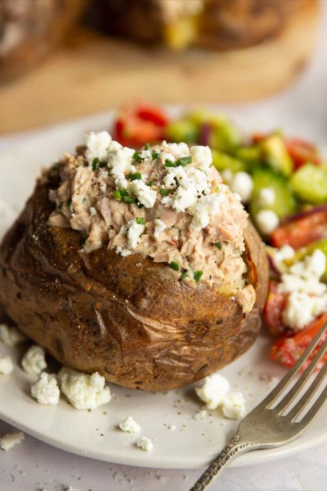 Tuna Potato Bake, Baked Potato Fillings, Jacket Potato Recipe, Tuna Bake, How To Make Tuna, Baked Potato Toppings, Stuffed Baked Potatoes, Butter Salmon, Potato Toppings