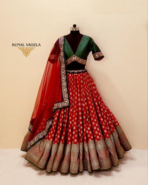 Green Red Lehenga, Bhandej Lehenga, Green And Red Lehenga, Red Banarasi Lehenga, Red And Green Lehenga, Green Banarasi Lehenga, Benarasi Lehengas, Sangeet Lehenga, Green Blouse Designs