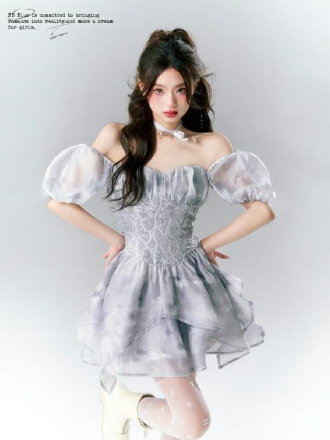 Kpop Dress Outfits Stage, Kpop Idol Stage Outfits, Douyin Dress, Make Up Soft, Douyin Fashion, Preformance Outfits, Queen Fashion, Kawaii Dress, Pretty Prom Dresses