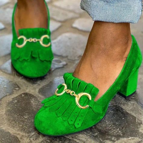 Fashion Walk, Women's Slip Ons, Heels Online, Retro Mode, Block Heel Shoes, Zimbabwe, Green Suede, Suede Loafers, Vintage Casual