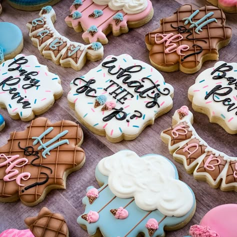 Cool Gender Reveal, Scoop Gender Reveal, Gender Reveal Baby Shower Themes, Cookie Decorating Icing, Gender Reveal Cookies, Gender Reveal Games, Gender Reveal Party Theme, Gender Reveal Themes, Baby Reveal Party