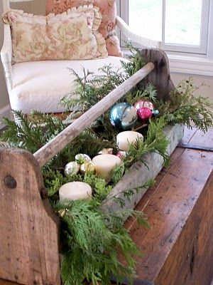 old toolbox with fresh pine branches and candles and ornaments Natal Country, Primitive Christmas, Christmas Display, Noel Christmas, Vintage Christmas Decorations, Christmas Love, Country Christmas, Christmas Centerpieces, Pavlova