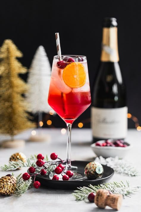 Winter Aperol Spritz, Fizz Mocktail, Xmas Cocktails, Unsweetened Cranberry Juice, Xmas Drinks, Christmas Drinks Alcohol Recipes, Aperol Spritz Recipe, Spritz Recipe, Winter Drink