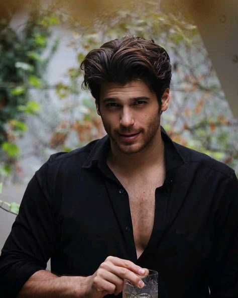 Can Yaman Dolunay, Canyaman Actor, Beard Lover, Turkish Men, Erkenci Kus, New Hairstyle, Athletic Hairstyles, Can Yaman, Erkenci Kuş