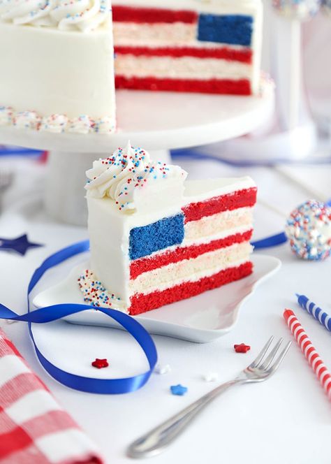 American Flag Cake - Sprinkle Bakes Appetizers Easy Recipes, July 4th Cake, Create A Flag, American Flag Cake, Best Christmas Appetizers, Christmas Appetizers Easy, Fourth Of July Cakes, Inside Cake, Holiday Appetizers Easy